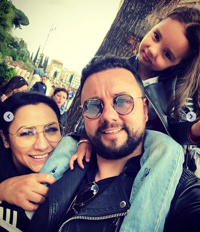 Andra, Cătălin și copiii sunt toți numai un zâmbet 