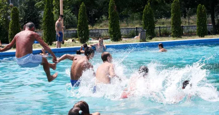 Cele două fetiţe au fost găsite într-o piscină din Capitală FOTO Mihaela Cojocariu