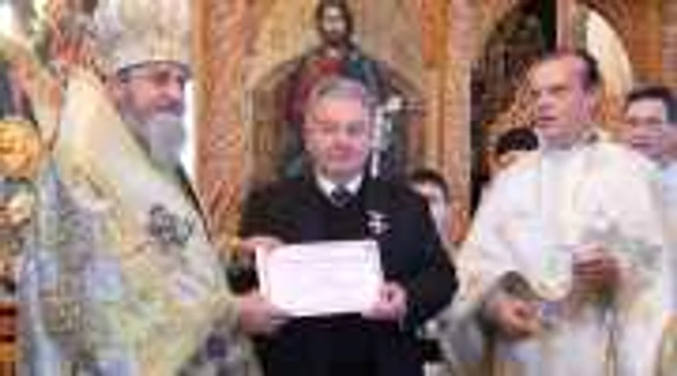 Ilie Carabulea a primit Curcea Saguniana de la mitropolitul Ardealului, Laurentiu Streza - Sursa Foto mitropolia-ardealului.ro
