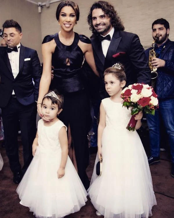 Pepe, Raluca şi fetiţele lor la nunta lui Miguel Pascu, fratele artistului
