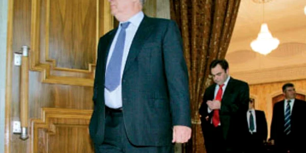 Vladimir Voronin îşi pregăteşte fuga în caz că pică regimul comunist după alegeri