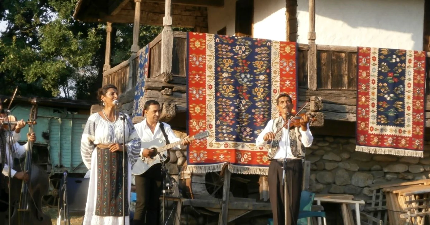 Lăutarii gorjeni vor cânta Zilele Muzeului Naţional al Ţăranului Român