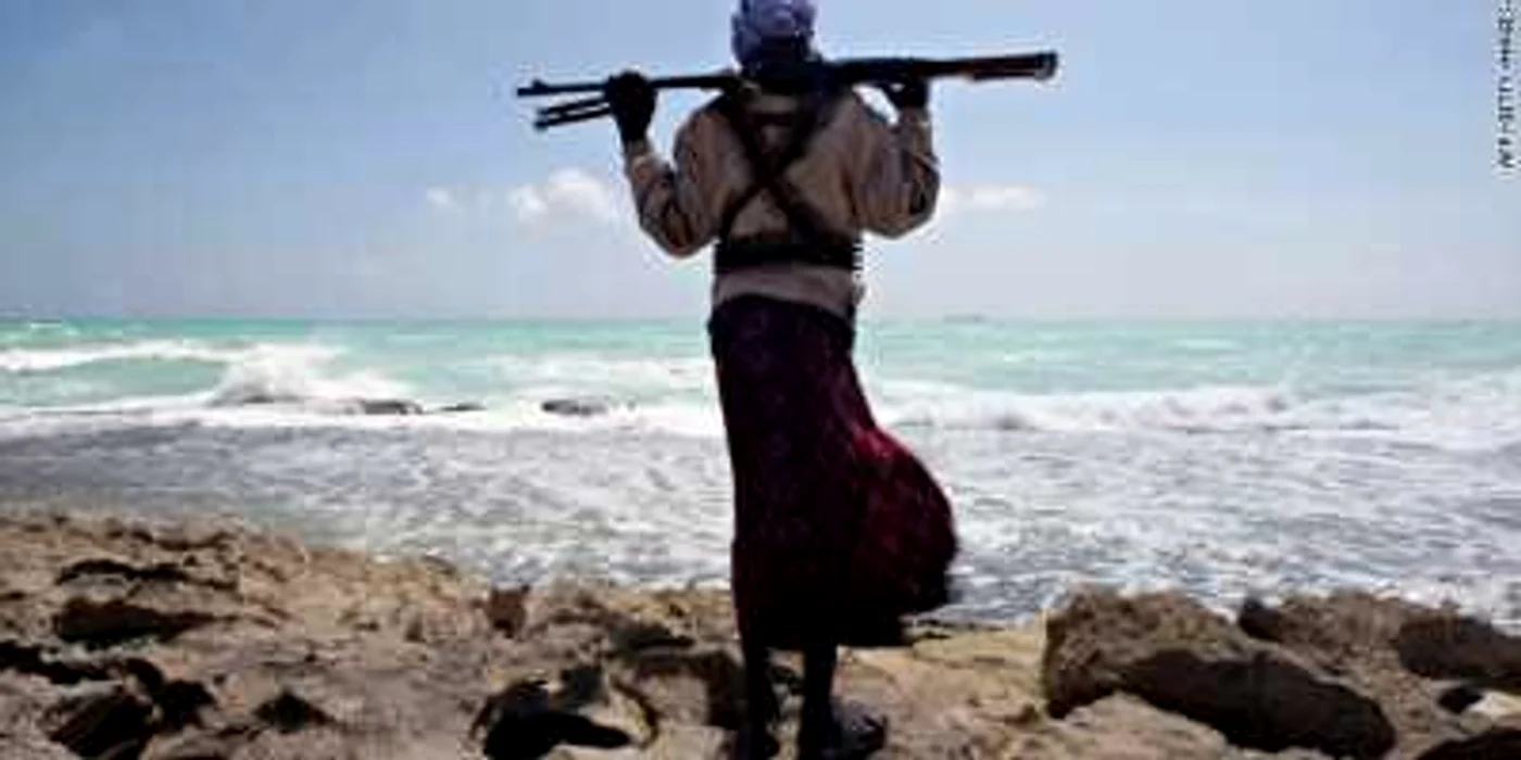 Cel puţin trei nave au fost capturate de piraţii somalezi în golful Aden