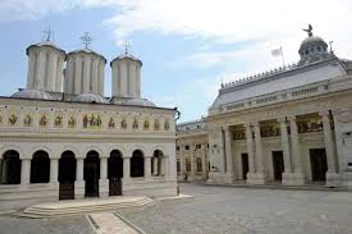 
    În catedrala patriarhiei române și în biserici se oficiază un Te DeumSursa foto: Adevărul.ro  