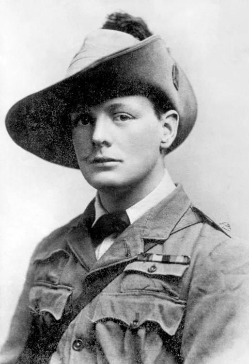 Tânărul jurnalist Winston Churchill,  în 1899