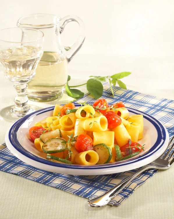 
    Rigatoni cu legume  