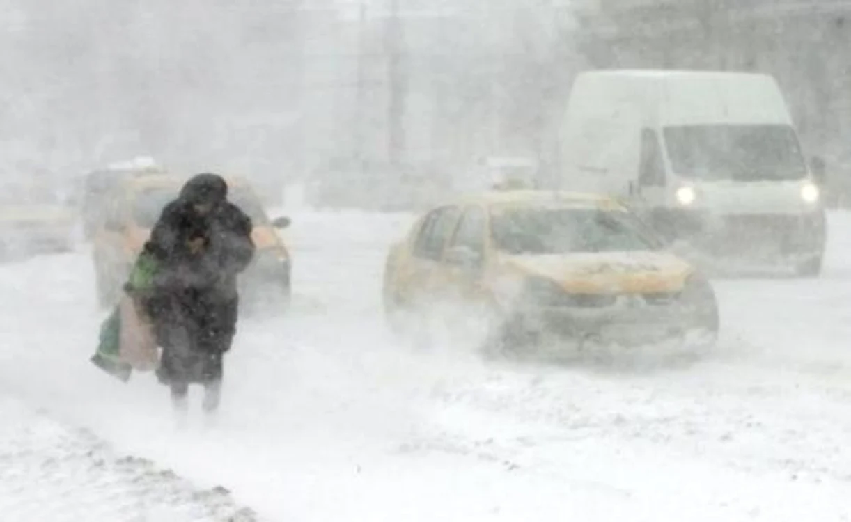 
    Viteza vântului va atinge, la rafală, 60-70 km/h  