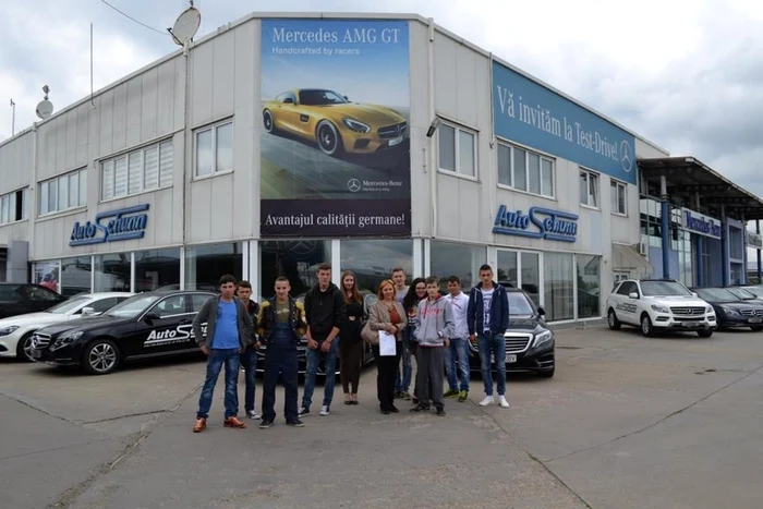 Elevii au fost încântaţi de ce au văzut la Mercedes