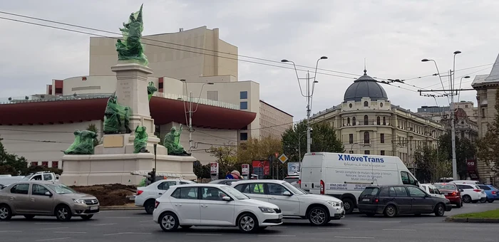 Monumentul dedicat lui I.C. Brătianu din Piața Universității are 14 metri înălțime și o greutate totală de 160 de tone, fiind realizat de sculptorul Ionel StoicescuFoto: Gabriel Peneș
