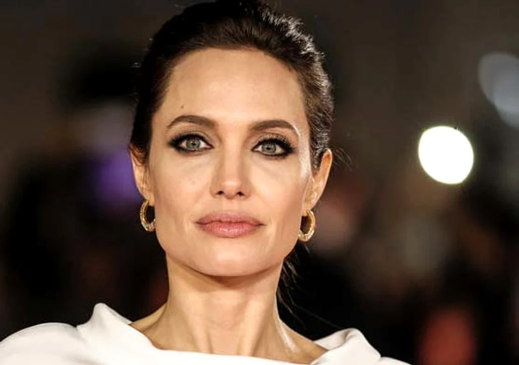 Angelina Jolie poartă aceleaşi haine mai multe zile la rând Foto: Hepta