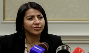 Mateea Petrescu și Tina Glandian susțin o conferință de presă în dosarul fraților Tate, în Bucuresti. FOTO Inquam Photos / Octav Ganea