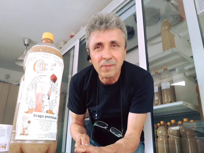 Turcul Ismail produce bragă tradiţională, sursa: Ismail Dilaver/FB