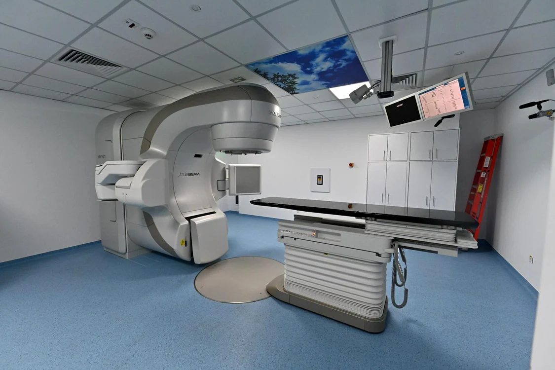 O sala cu echipamente medicale
