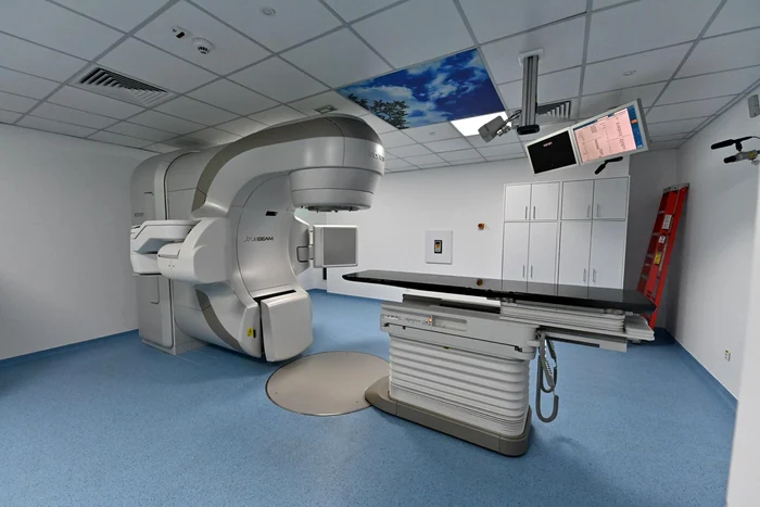 O sala cu echipamente medicale