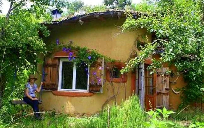 Casa de lut Sasca Română FOTO agrointel.ro