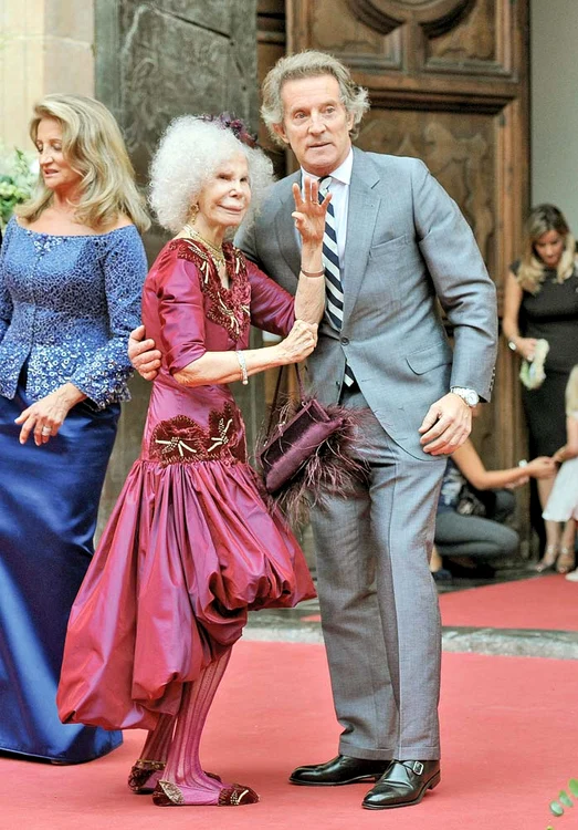 
    Alfonso Díez rămâne doar  cu amintirea Cayetanei,  desfigurată de botox  şi îmbrăcată tinereşteFoto: Guliver/Splashnews/Rexfeatures  