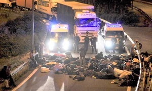 imigranti calais jpeg