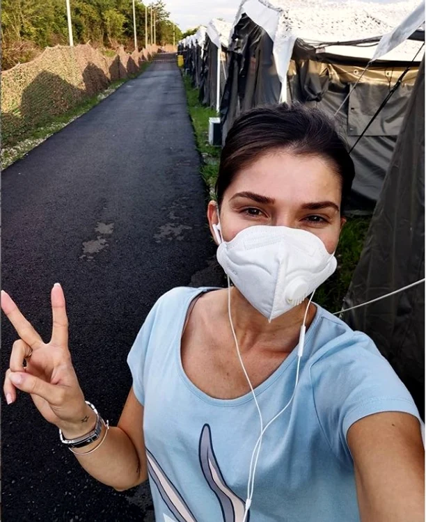 Alina Pușcaș a fost internată într-un cort al Spitalului militar ROL 2, de la Institutul "Ana Aslan", Otopeni