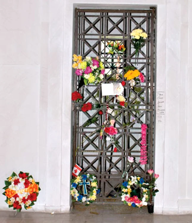 Cripta se află în cimitirul Forest Hill din Memphis