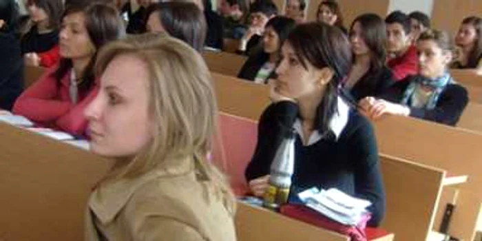 Bacău: Universitatea „Spiru Haret“ sfidează Ministerul Educaţiei