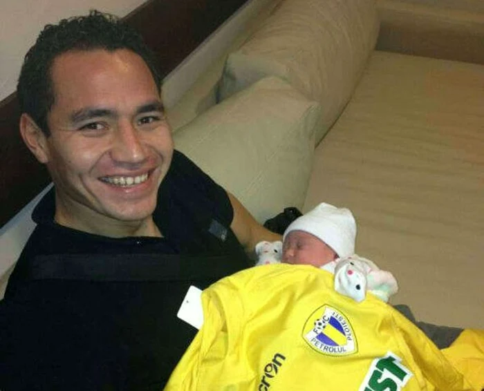 Gualberto Mojica şi fetiţa sa, Zaira. FOTO fcpetrolul.ro