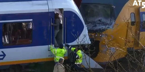 Cele două trenuri s-au ciocnit frontal