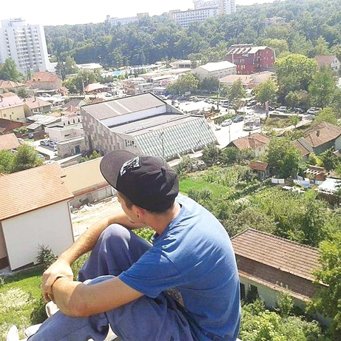 "Începe să mi se facă dor, de cum eram atunci când eram copil, atunci credeam că pot să zbor" 