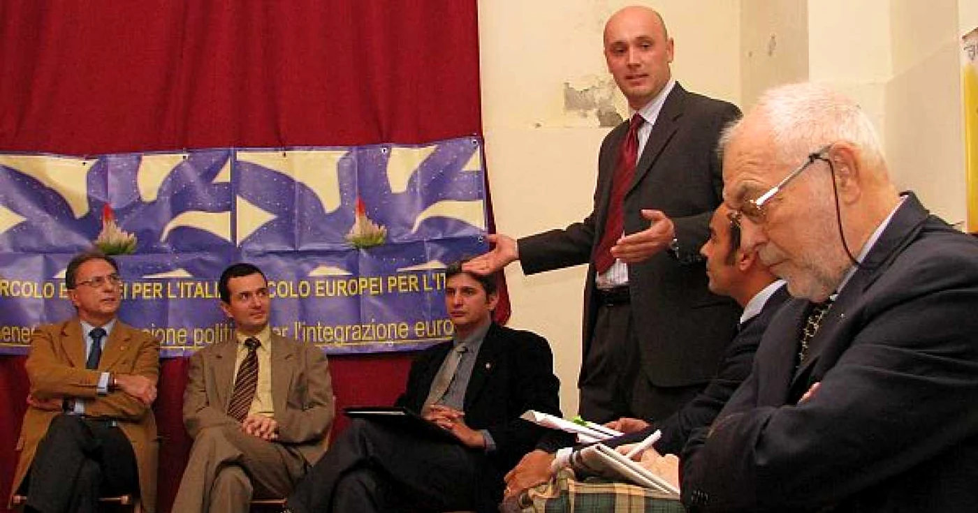 Paolo Turci (PDL), Marco Baratto, Ovidiu Moroşan, Marian Mocanu (în picioare) Mario Angeli şi Stelian Ionescu