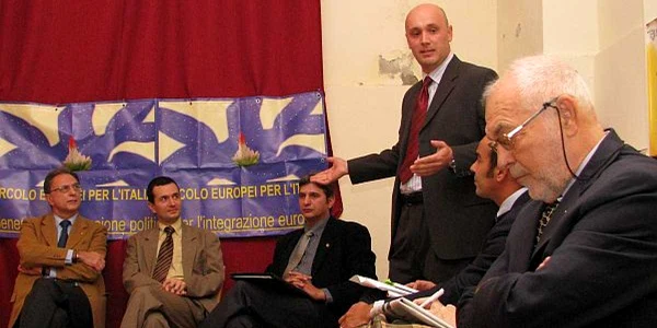 Paolo Turci (PDL), Marco Baratto, Ovidiu Moroşan, Marian Mocanu (în picioare) Mario Angeli şi Stelian Ionescu