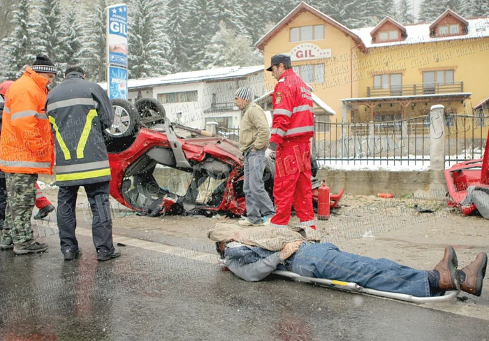 Trei oameni au murit