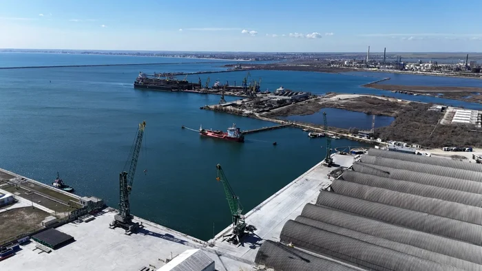 Nava-remorcher Astana s-a scufundat în Portul Midia. 