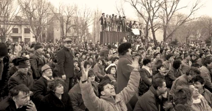 Românii au fost lăsaţi să creadă că ei l-au dat jos pe Ceauşescu