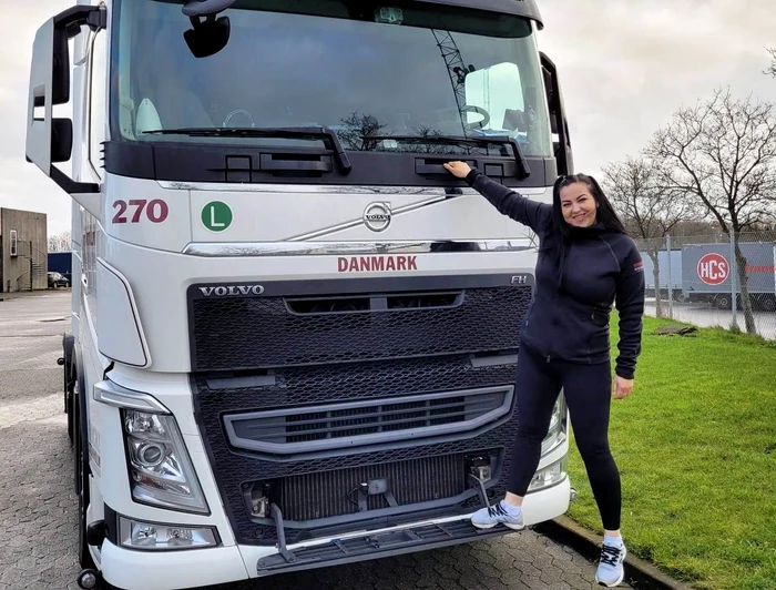Roxana Maria Țincu, șoferița de TIR care aleargă pe șosele Europei. FOTO Facebook