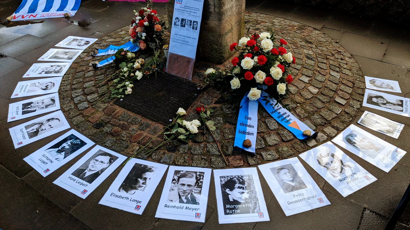 Memorial dedicat membrilor „Trandafirul Alb” FOTO wikipedia