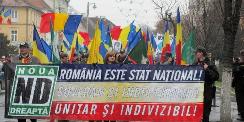 Membrii "Noua Dreaptă" au mărşăluit paşnic 