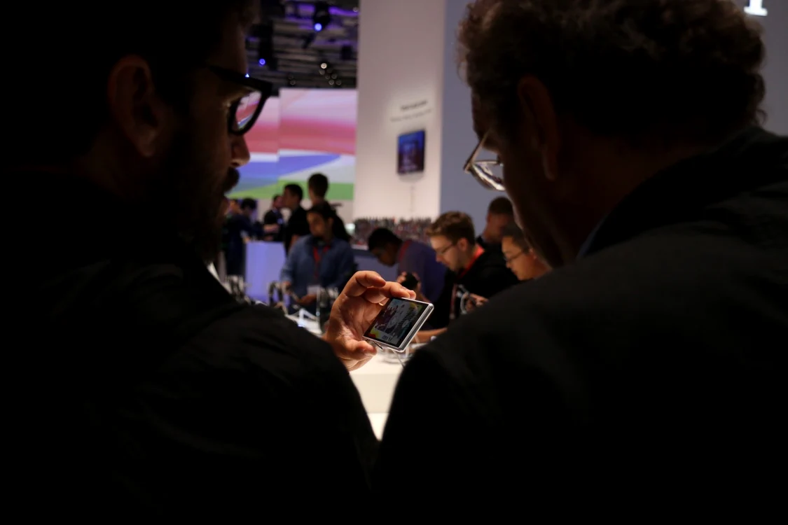 Sony Xperia Z1, un smartphone care se întrece în cameră cu telefoane de la Samsung şi Nokia. FOTO Răzvan Băltăreţu/Adevărul