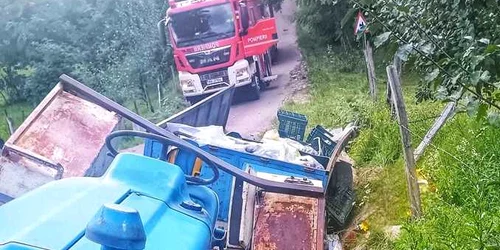 Un bărbat a murit după ce un tractor s a răsturnat Foto ISu Dâmbovița jpg