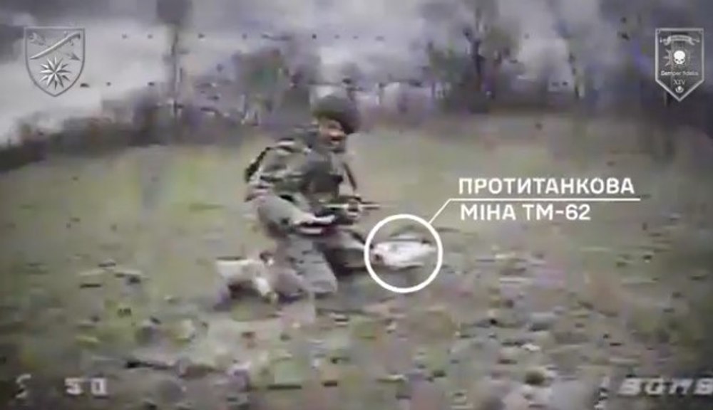 Momentul în care un soldat rus este lichidat, înainte să execute un asalt sinucigaș cu o mină în brațe