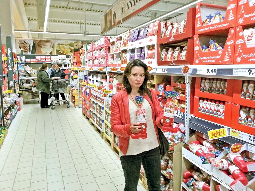 Figurinele de ciocolată, în formă de Moş Crăciun şi globuleţe, se vând deja în hypermarket-uriFoto: Dorin Constanda