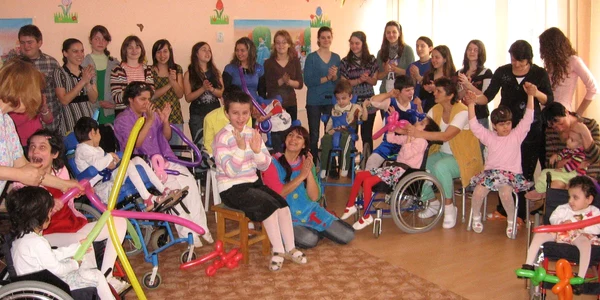 Iepuraşul a venit şi la copiii din centrele de plasament