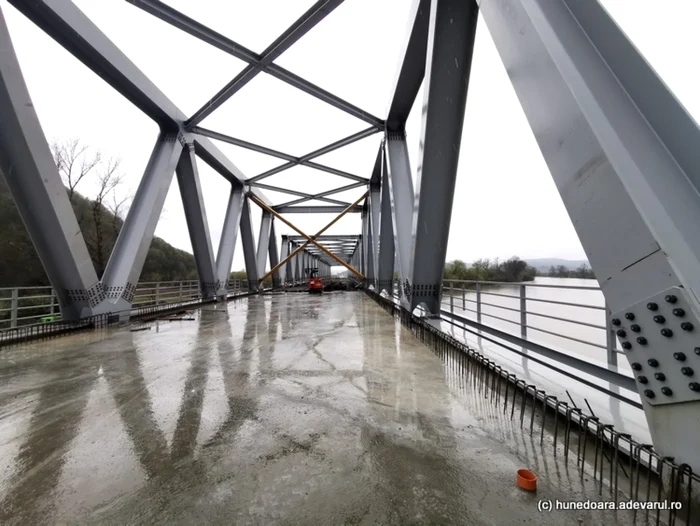 poduri feroviare peste mures in santier foto daniel guta adevarul