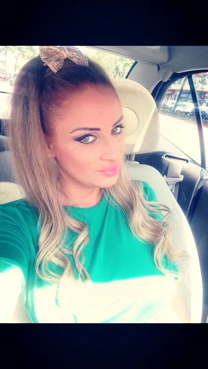 Adriana Bahmuţeanu a acceptat să o cunune pe SânziFoto: Facebook