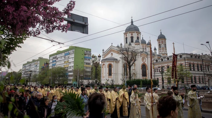 Credincioșii și preoții, la Pasajul Unirii (Foto: Inquam Photos)