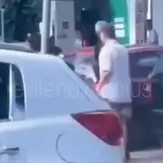 GIF Bataie benzinarie rusia 