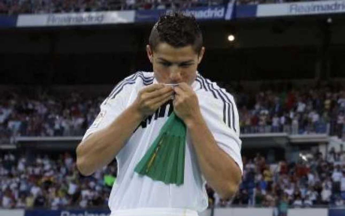 FOTBAL: Cristian Ronaldo, criticat pentru aroganţa pe care o afişează