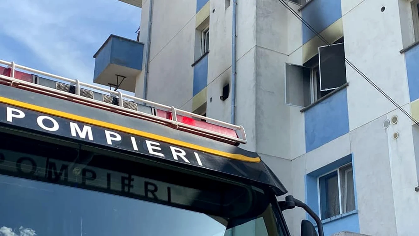 Incendiul a fost stins de pompieri FOTO ISU Botoşani
