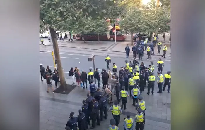 Manifestaţia anti-imigraţie s-a încheiat cu 19 arestări. FOTO captură video NT YouTube 