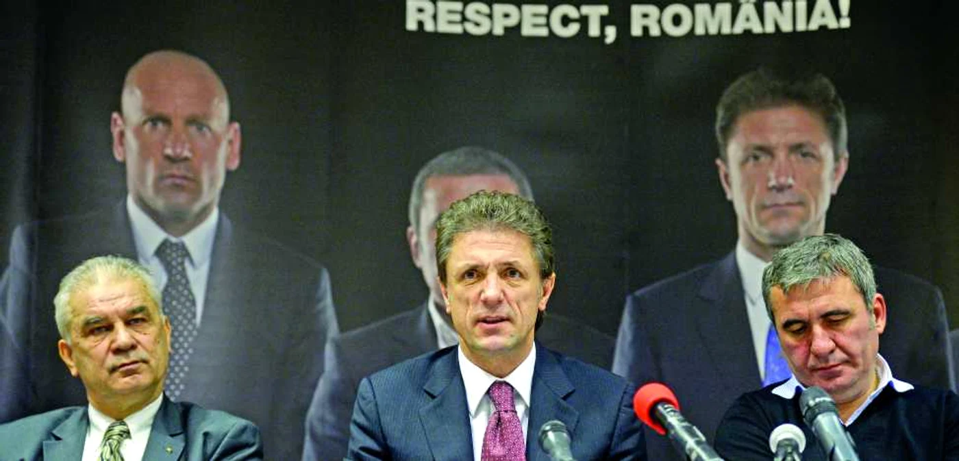 Gică Popescu, lângă Anghel Iordănescu, actual şi viitor director tehnic al FRF, şi Gică Hagi. Ultimii doi se vor ocupa împreună „de implementarea strategiei şi viziunii la nivel naţional“