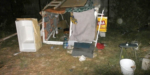 Locuinţe improvizate demolate de autorităţi. FOTO: Arhivă