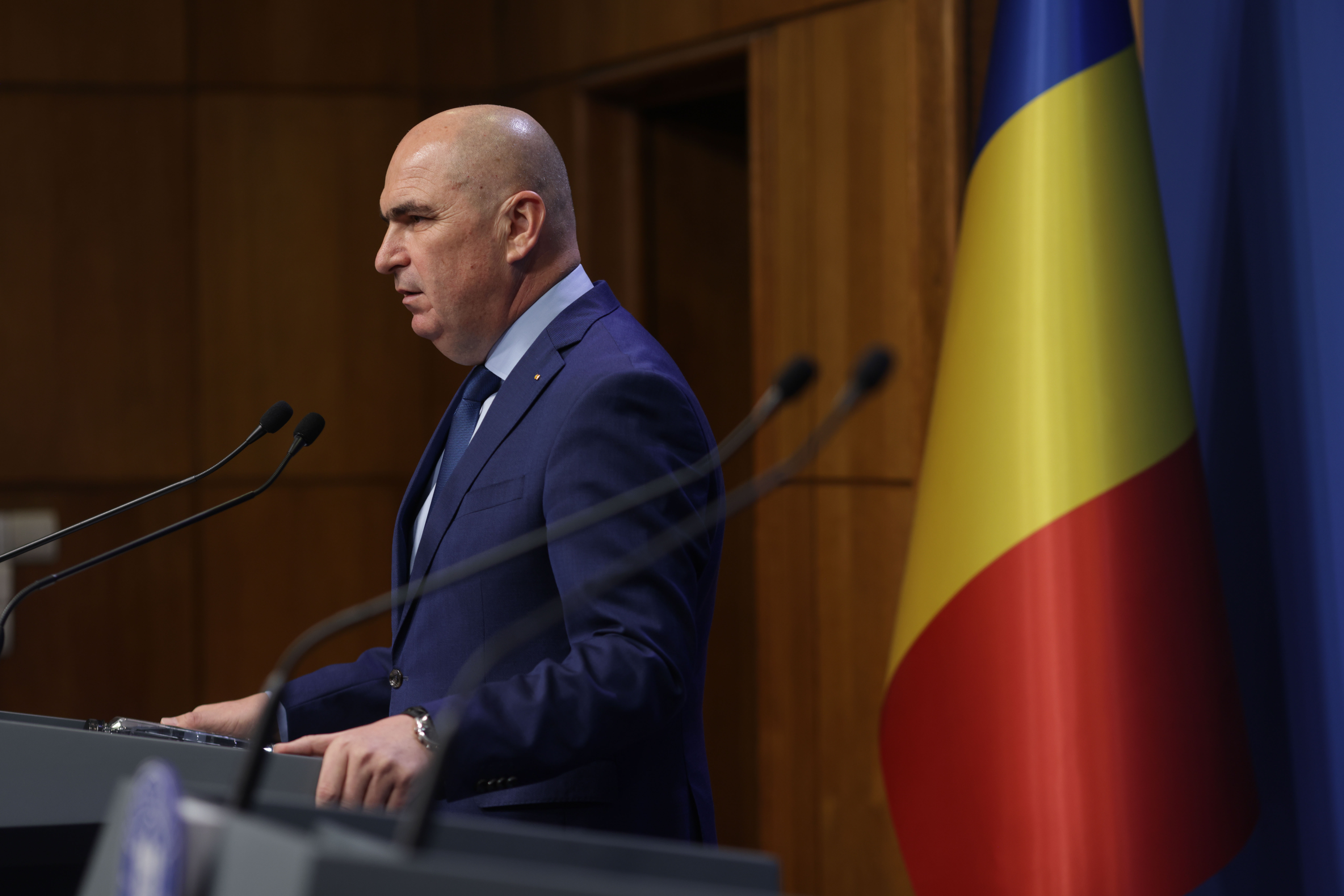 Premierul Bolojan este în corzi. PSD și magistrații trebuie să înțeleagă un lucru simplu: NU SUNT BANI!